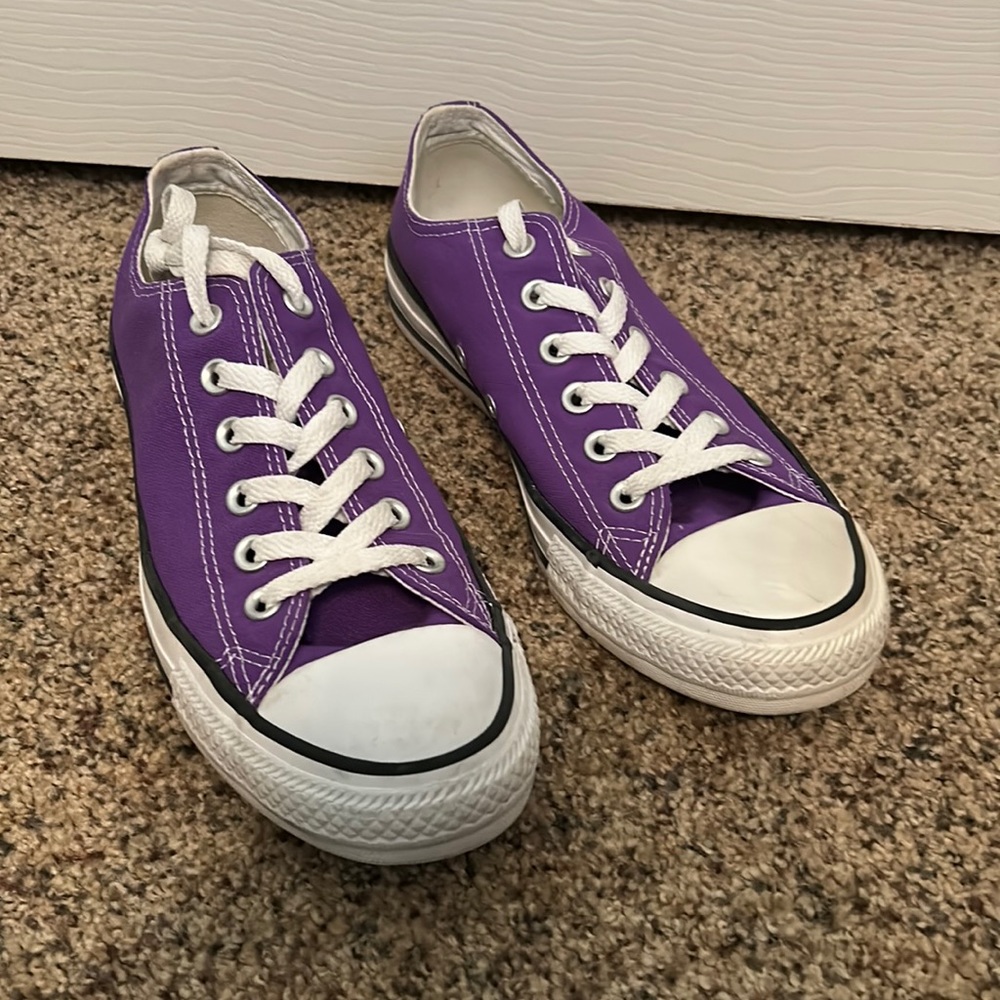 Women’s 8 Purple Classic Converse